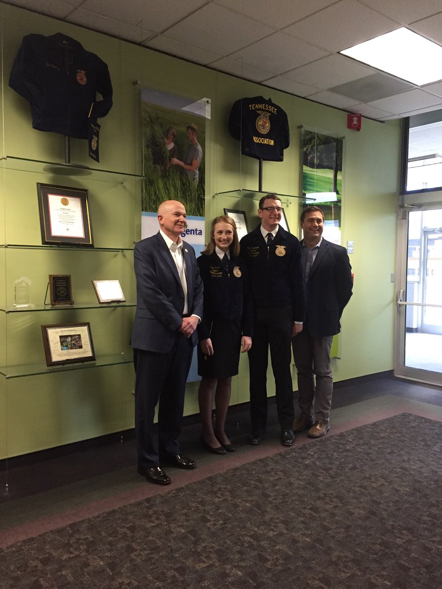 Great opportunity to connect with the future of agriculture - leaders from <a href="/NationalFFA/">National FFA</a> - at the ⁦<a href="/SyngentaUS/">Syngenta US</a>⁩ Greensboro site with ⁦<a href="/GWFUHR/">GW Fuhr</a>⁩ ⁦