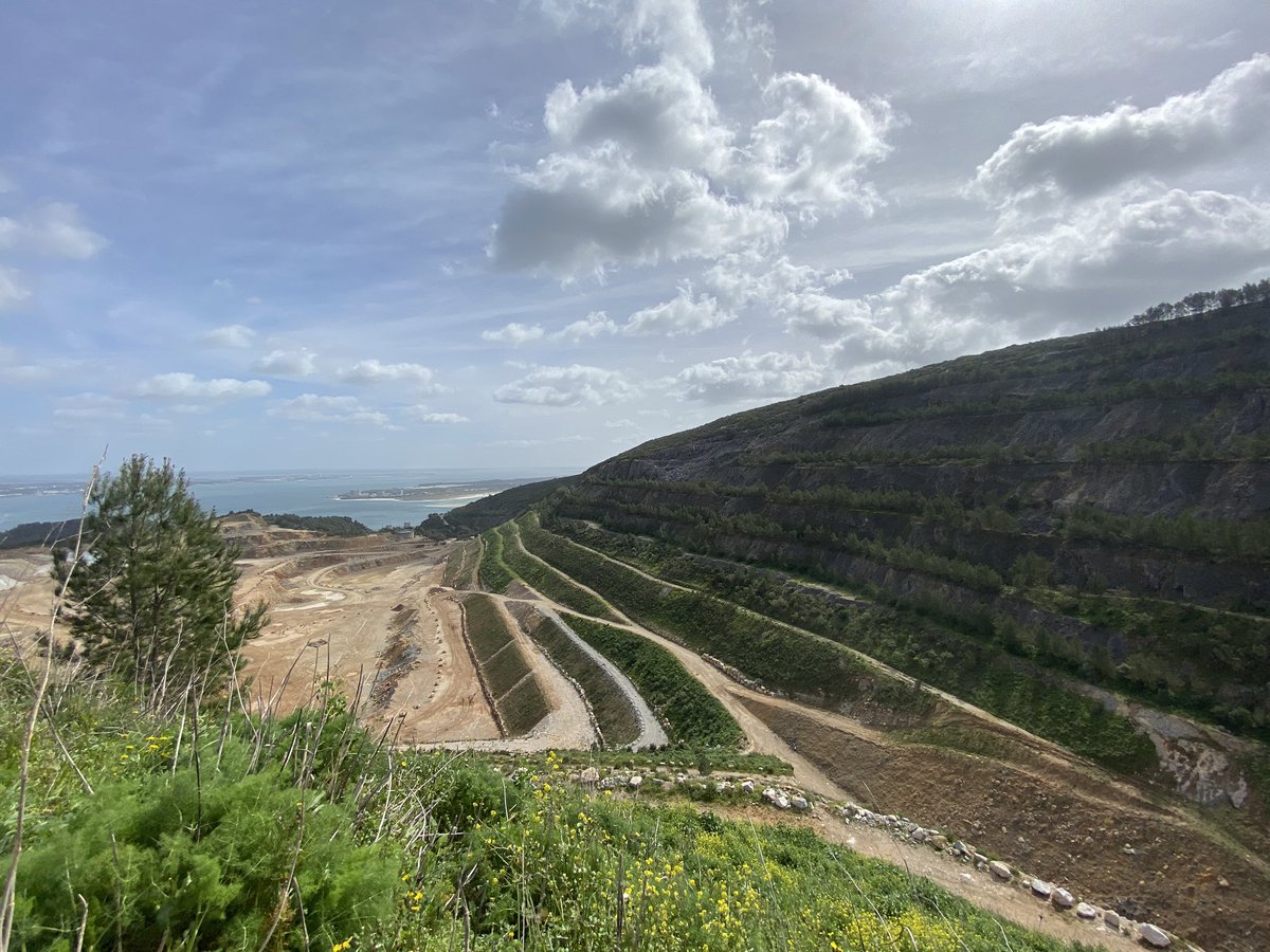 JosephMeaden's tweet photo. 👷🏻‍♀️👷🏻‍♂️ #SafetyFirst! Today, I visited Secil’s quarry in Setubal to learn about their #nature conservation efforts. 🌳 It was great to see #biodiversity restoration in action! https://t.co/VR5UTznRy3