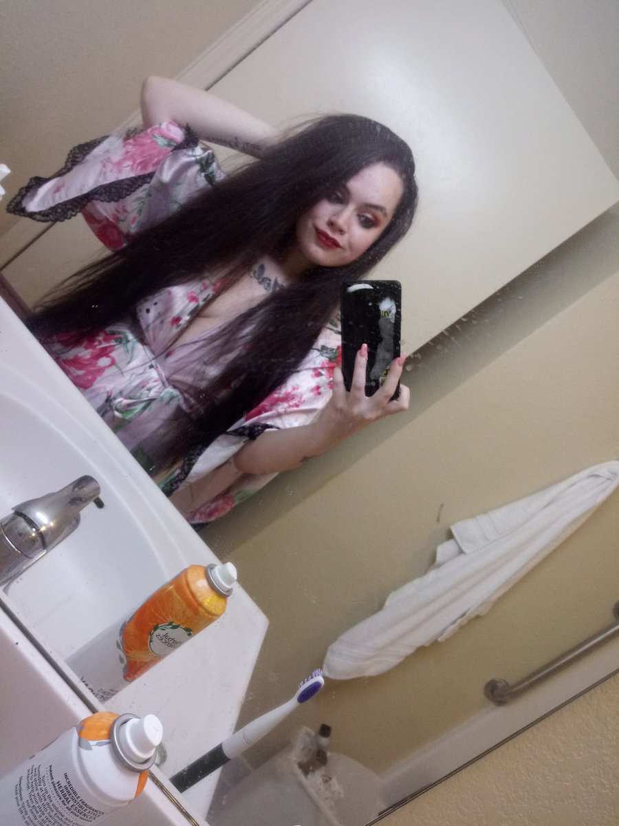 BabyyDollNikki's tweet photo. Did a fun little get ready with me on my snapchat!
Snap: Nikki.babe7 add mee!!
#OnlyFansPromo #makeup #beauty #hairandmakeup #makeupvideos #MakeupAddict #makeuponpoint #hairstyling #naturalhair #mophe https://t.co/1ZO2yjfaDU