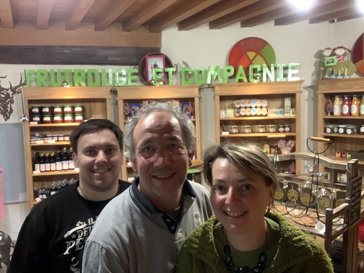 FruirougeCie's tweet photo. Mise en place de Fruirouge &amp; Cie l’Épicerie fermière 👩‍🌾 👨‍🌾 👨‍🌾 ouverture demain : mardi 3 mars au 40 grande rue 😃 c’est parti pour la saison 2020 🌼  #FCie #nuitssaintgeorges #gevreynuitstourisme #purebourgogne https://t.co/4tjsVTnXyF