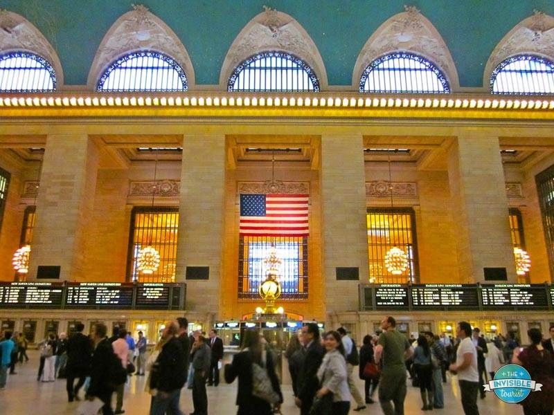 AutoVenture's tweet photo. Nobody likes a touristy tourist. Step 1 in blending in with the locals: walk quickly with your head down...as if you're always 10 minutes late to your destination. #NYC #CloserToTheCulture https://t.co/WDRM1Vg8EQ https://t.co/uJRPZGI4pi
