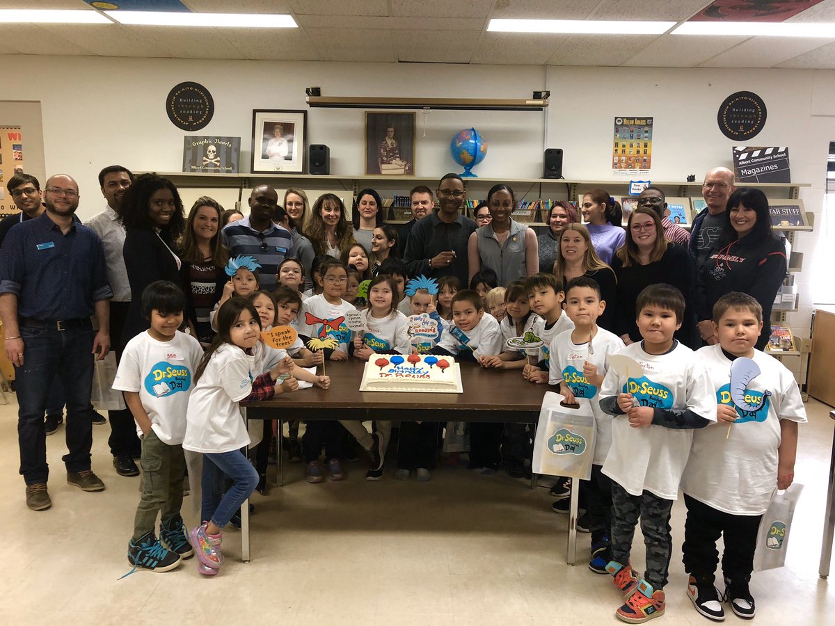UnitedWayRegina's tweet photo. Today we had volunteers read 1:1 with students from @Albert_School for #DrSeussDay! The students read Green Eggs and Ham &amp; engaged in fun literacy activities with their reading buddies! 💞
TY volunteers for taking time out of your busy schedules to read with the little ones! 😊 https://t.co/QxXuSkiWG5