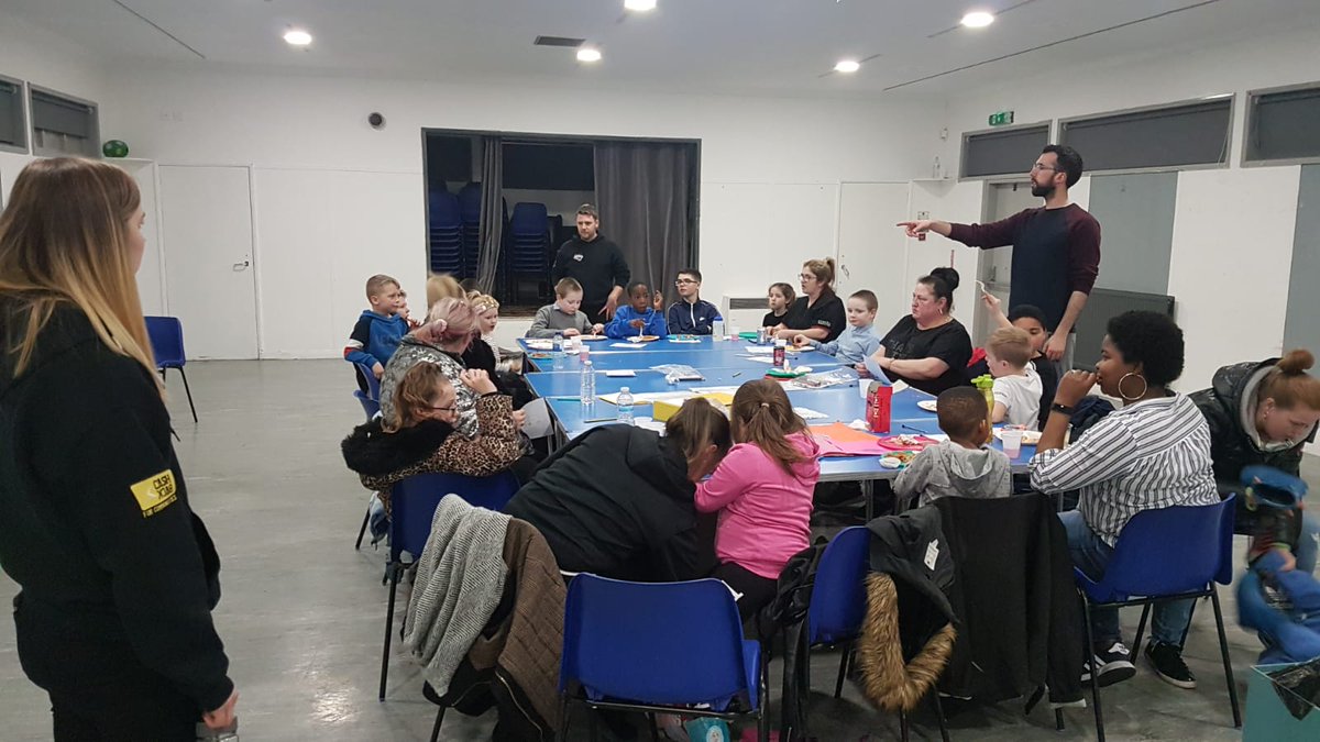 Jump2it_SSF's tweet photo. Great session tonight at our @Jump2it_SSF Families programme @stmarysmaryhill trying the familes own healthier food choices. @SSF_2000 https://t.co/YF3oaE56X6