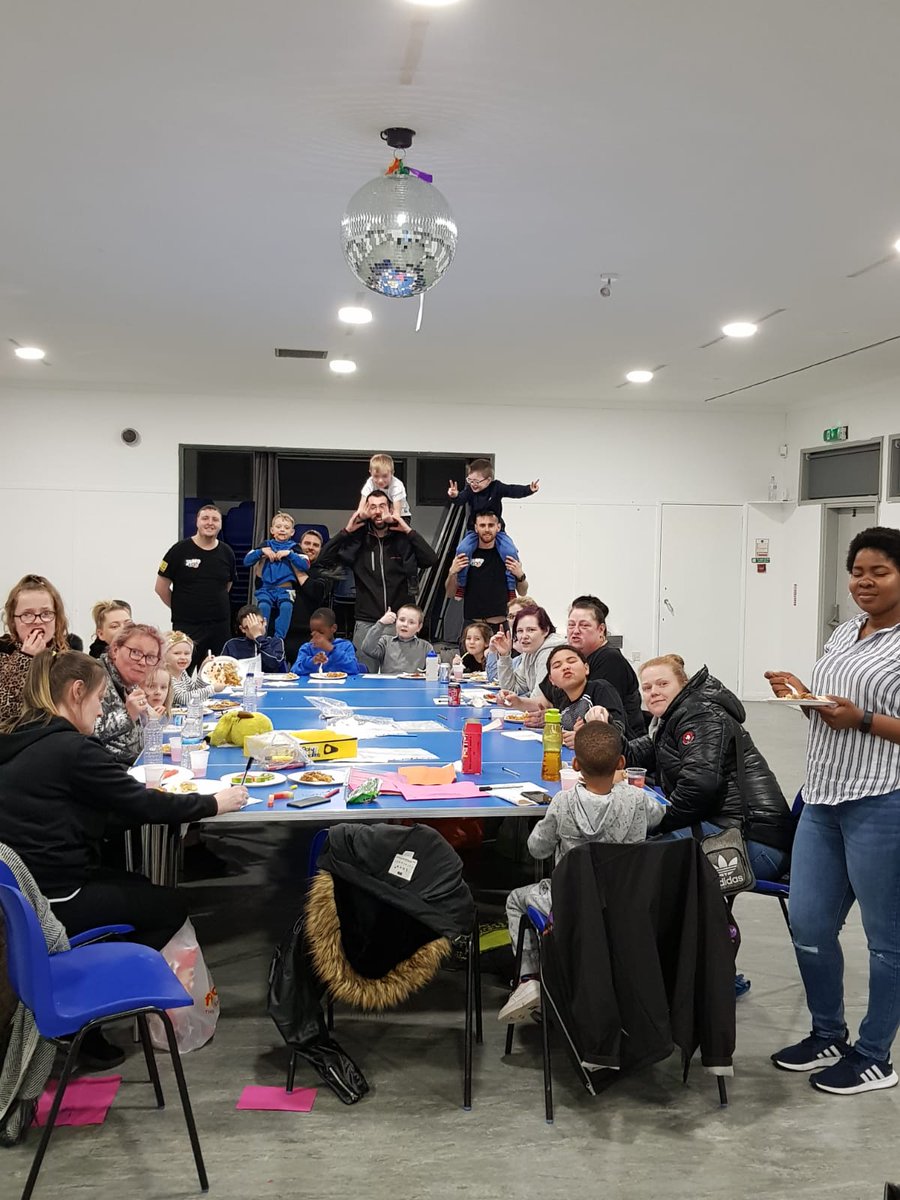 Jump2it_SSF's tweet photo. Great session tonight at our @Jump2it_SSF Families programme @stmarysmaryhill trying the familes own healthier food choices. @SSF_2000 https://t.co/YF3oaE56X6