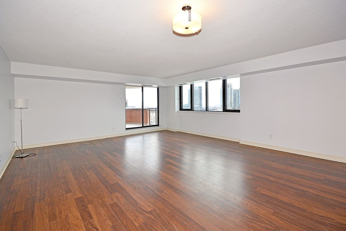 ellidavis's tweet photo. New Listing! Forest Hill - 2 Bedroom + Den Available For Lease! Spacious Suite w/Open Balcony. Includes Parking & Locker. Superb Bldg Amens & Great Location, Mins to Village Shops/Restaurants, Parks & TTC. https://t.co/pnUbDYCtIf #TorontoRealEstate #RLP #ForRent #ElliDavisCondos https://t.co/TfhUDIl01b