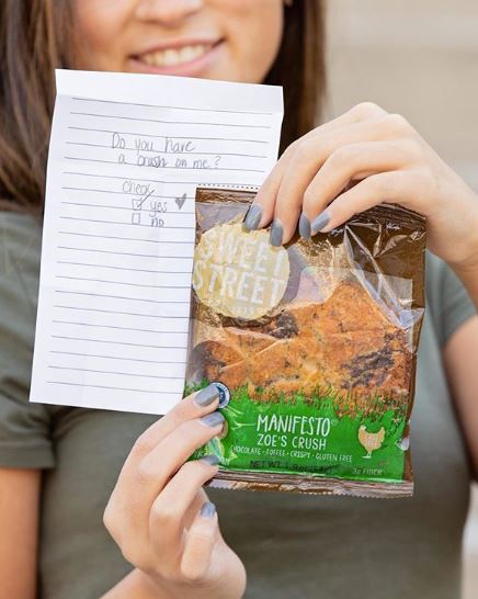 SweetStDesserts's tweet photo. Do you have a crush? Check Yes ✅
Thank you @taniacolamarino
.
.
#zoescrush is #glutenfree and has #miso #toffee #almonds #PeruvianChocolate & #candiedginger ! I have a #cookiecrush! #sweetstreetomg https://t.co/lMUvoak3pR