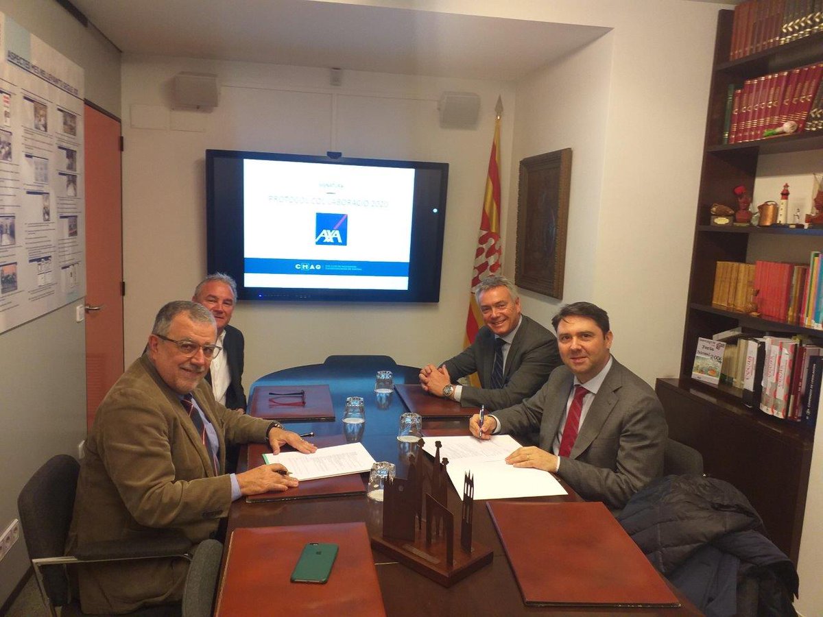 Firma del Acuerdo de Colaboración entre el Col•legi de Mediadors de Girona y AXA. Al 100% con la Mediación Profesional. Gracias al President y Gerent por su cercanía.
