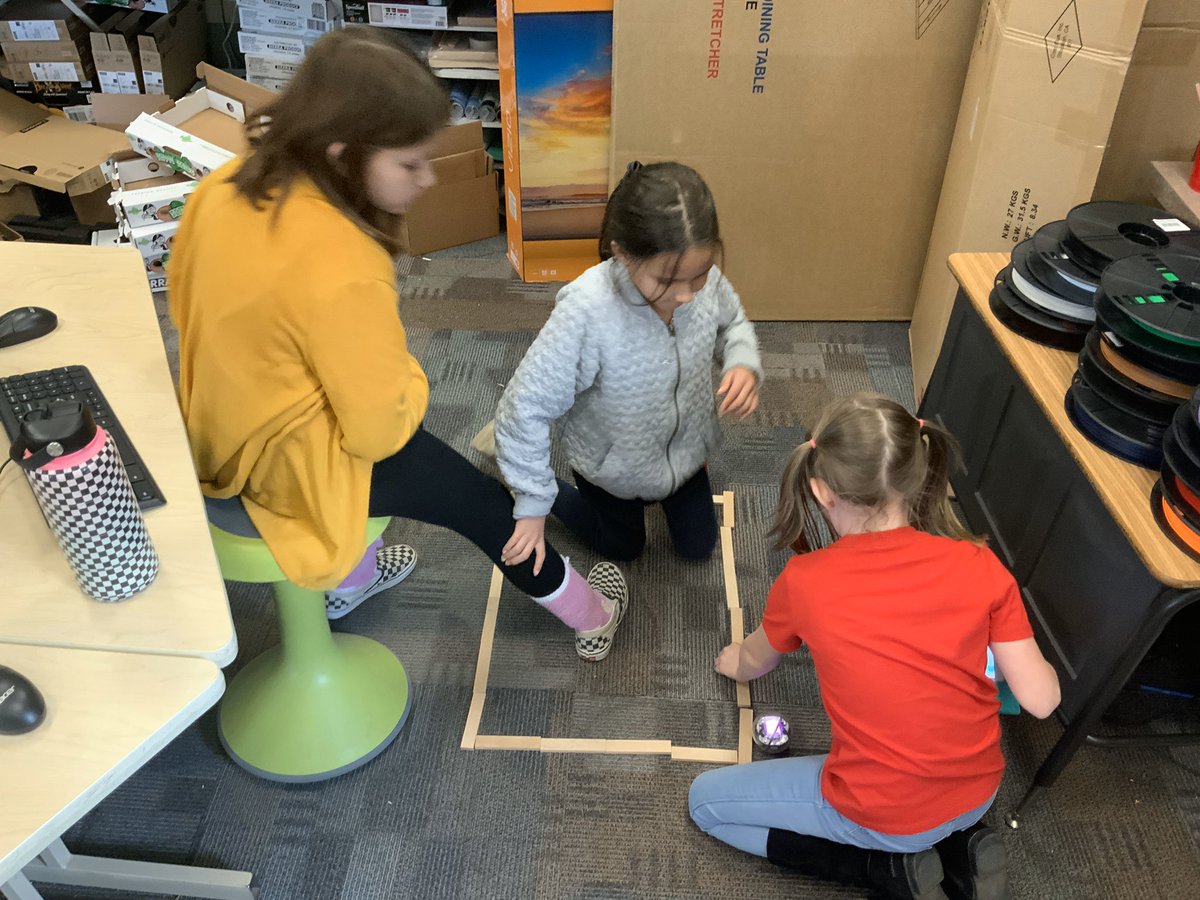KnIhT_tNeReFfId's tweet photo. 4th grade being introduced to the @Sphero Bolts. They had to code a square or rectangle with 20 @KEVAplanks. For their first time they did amazing!!! #csforall #csk8 #csforaz #robots #steam #stem #stemed #edtech #makerspace #makered @SVViperPride @DVUSD @SpheroEdu https://t.co/AuMqs4kMX3