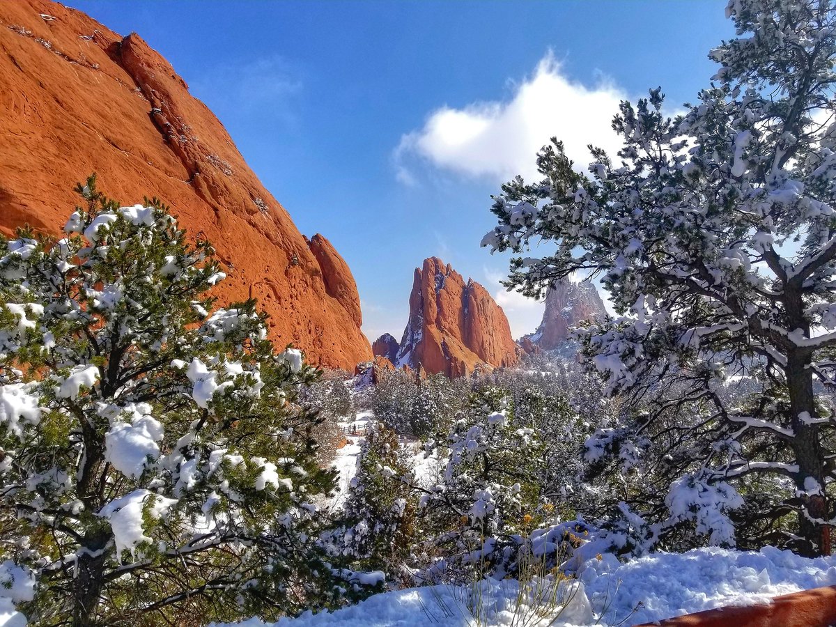ILoveManitou's tweet photo. #Colorado Gorgeous today at the #GardenoftheGods with sun and snow in abundance. ☀️❄ https://t.co/JGRvgpcQhh