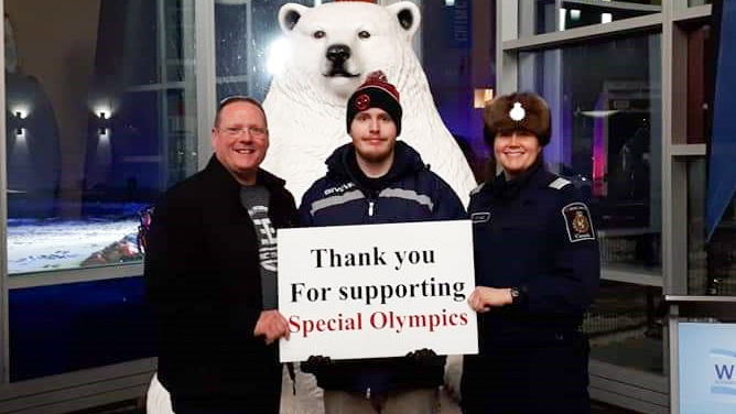 Kudos to #CBSA employees who were BRRRave enough to take the ❄️#PolarPlungeYQG ❄️to support <a href="/SOOntario/">Special Olympics Ontario</a>. <a href="/windsorplunge/">Windsor Polar Plunge</a> #FreezinForAReason