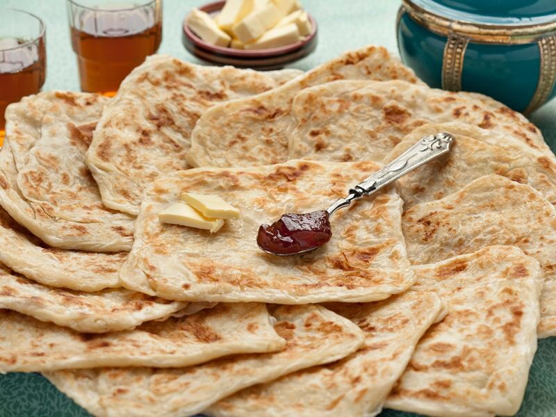 royalealgeriens's tweet photo. MSEMEN c’est trop bon le rituel quand il y’a les invités ���🇩🇿 (avec du thé) https://t.co/WFXxKm1o0D