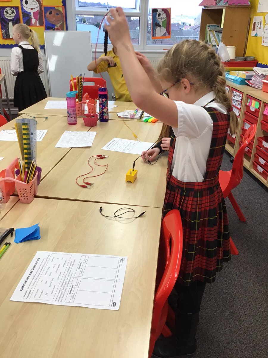 StMarksPrimary1's tweet image. P4a were learning about conductors and insulators in science today. They worked together to predict which category everyday objects would fit into then constructed their own circuits to test them. #StMarksSTEM #ERCSTEM