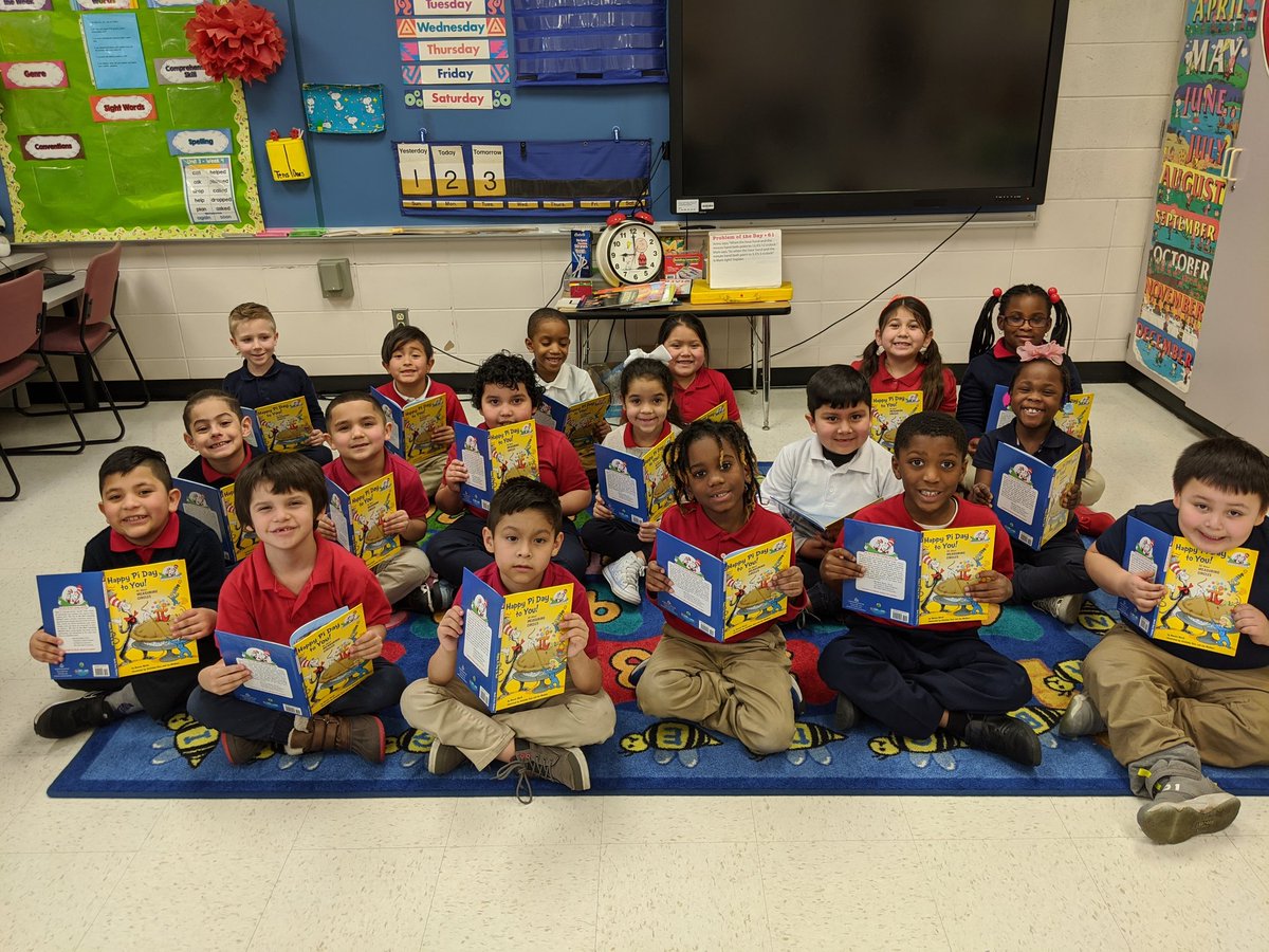 MsBerrones's tweet photo. What a blessing! Our class was visited by Mary from the EC Library. Thank you for reading us a Dr Seuss story and a HUGE thank you to @A4C_ATHLETES  for the books ! @MsBerrones @ECMcKCardinals @ECcardinals https://t.co/uLjtxGgCt9