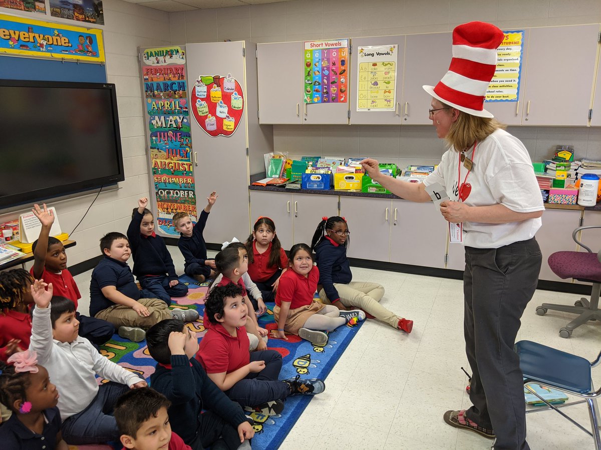 MsBerrones's tweet photo. What a blessing! Our class was visited by Mary from the EC Library. Thank you for reading us a Dr Seuss story and a HUGE thank you to @A4C_ATHLETES  for the books ! @MsBerrones @ECMcKCardinals @ECcardinals https://t.co/uLjtxGgCt9