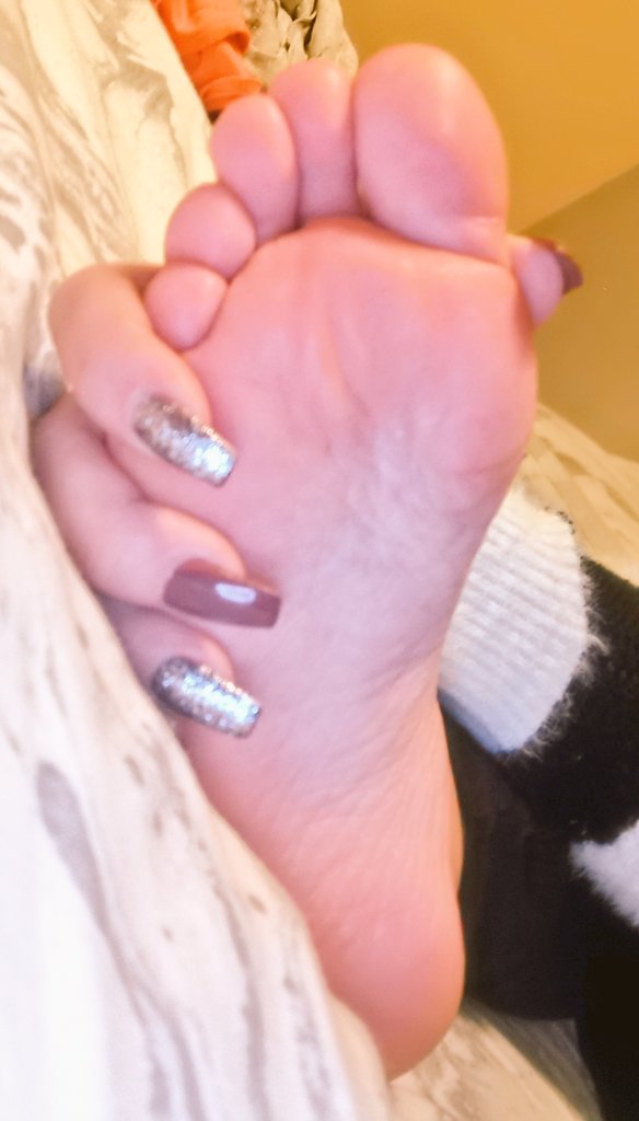 FootQueen91's tweet photo. I know you wish it was your hand around the gorgeous foot....
#sexyfeet #size4 #findom #footfetısh
#dominatrix #funwithfeet #feetfreaks
#feetlover #footlovers #footsub #footqueen #suckmytoes #submissive #footslave
Dm me for more....

https://t.co/q6BCxMtrnK https://t.co/14rHSYk8uM