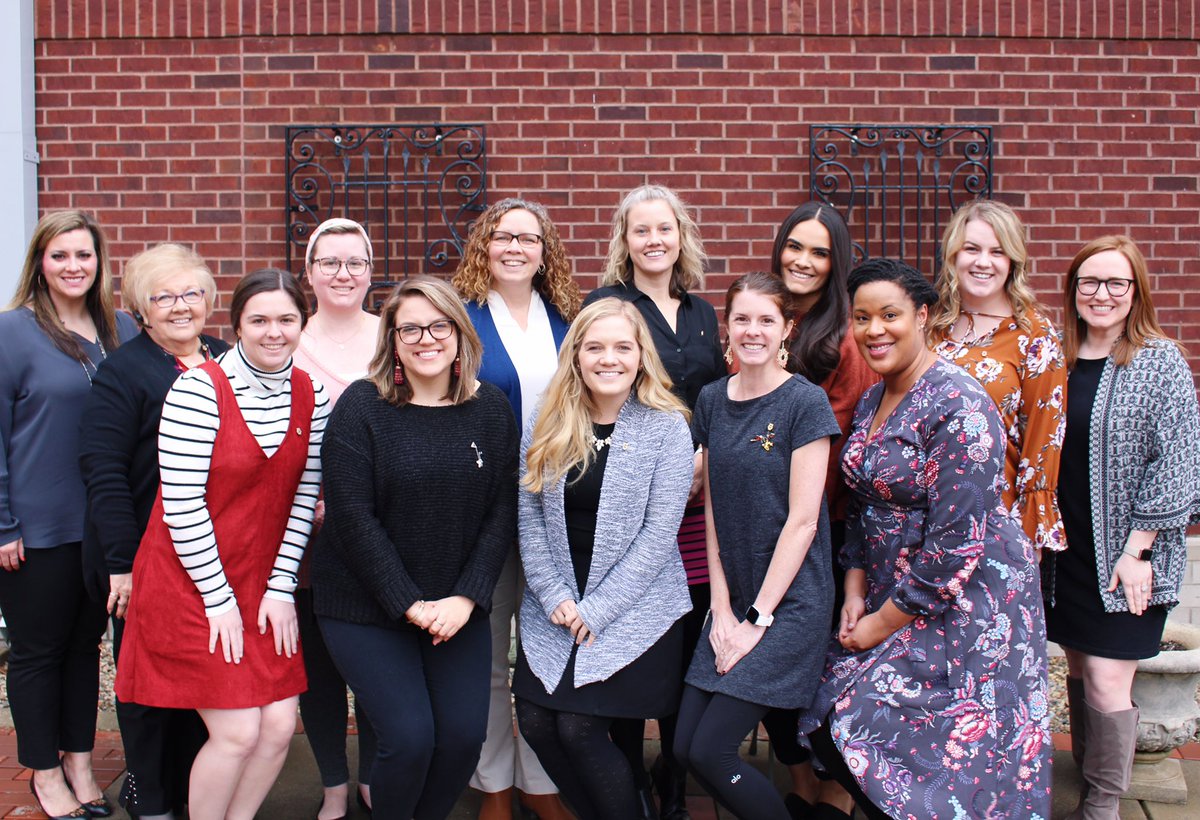AlphaChiOmegaHQ's tweet photo. To strike on the lyre of the universe only the notes of happiness, of joy, of peace✨
Headquarters staff are wearing their badges - lyres and more! Show us how you’re wearing your lyre badge today! #AXORitual #BadgeDay20 https://t.co/DYfITPpsR2
