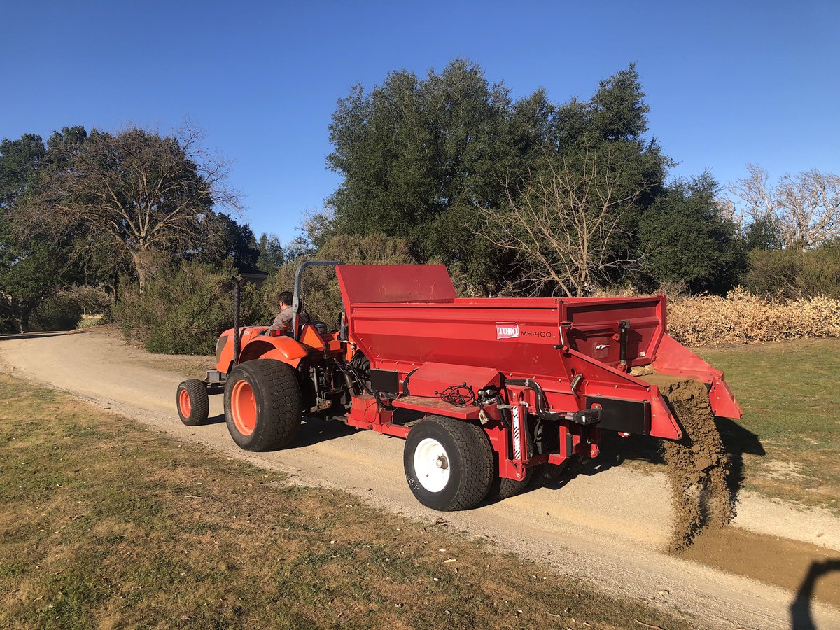 RubyAgronomy's tweet image. Busy Monday, refreshing decomposed granite on large walking paths and checking / repairing green side bunker pop up irrigation