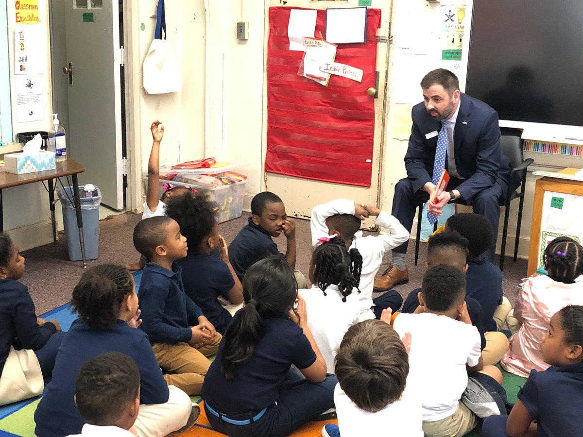 EmpowerMS's tweet photo. Empower Mississippi's @grantcallen stopped by Barack Obama Magnet School to read to Mrs. Hogland's kindergarten class in honor of Dr. Seuss' 116th birthday.  The class chose "Green Eggs and Ham".  #ReadAcrossAmerica https://t.co/Z4DZFwIZ0V