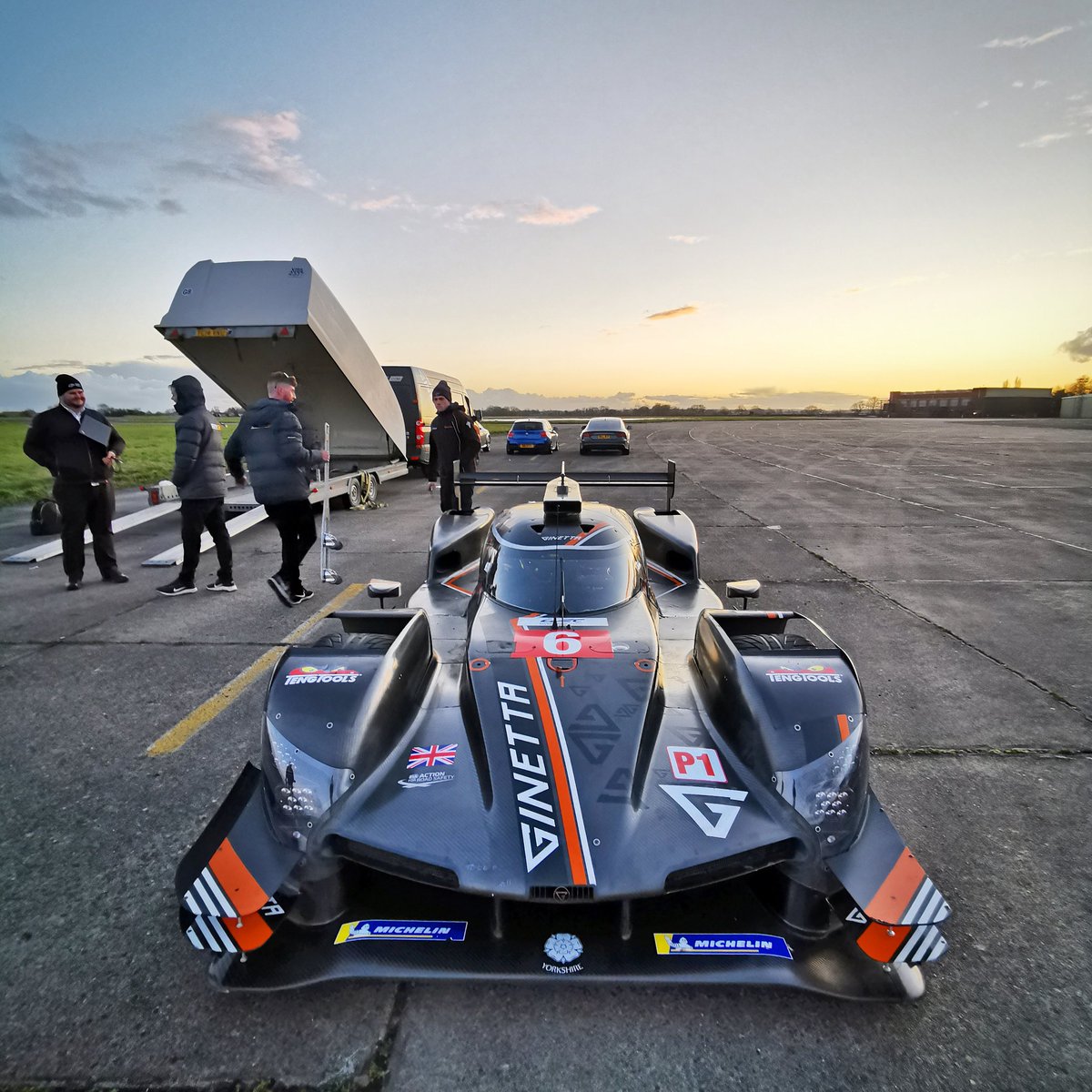 An evening with good company.

#LMP1 #Ginetta #WEC