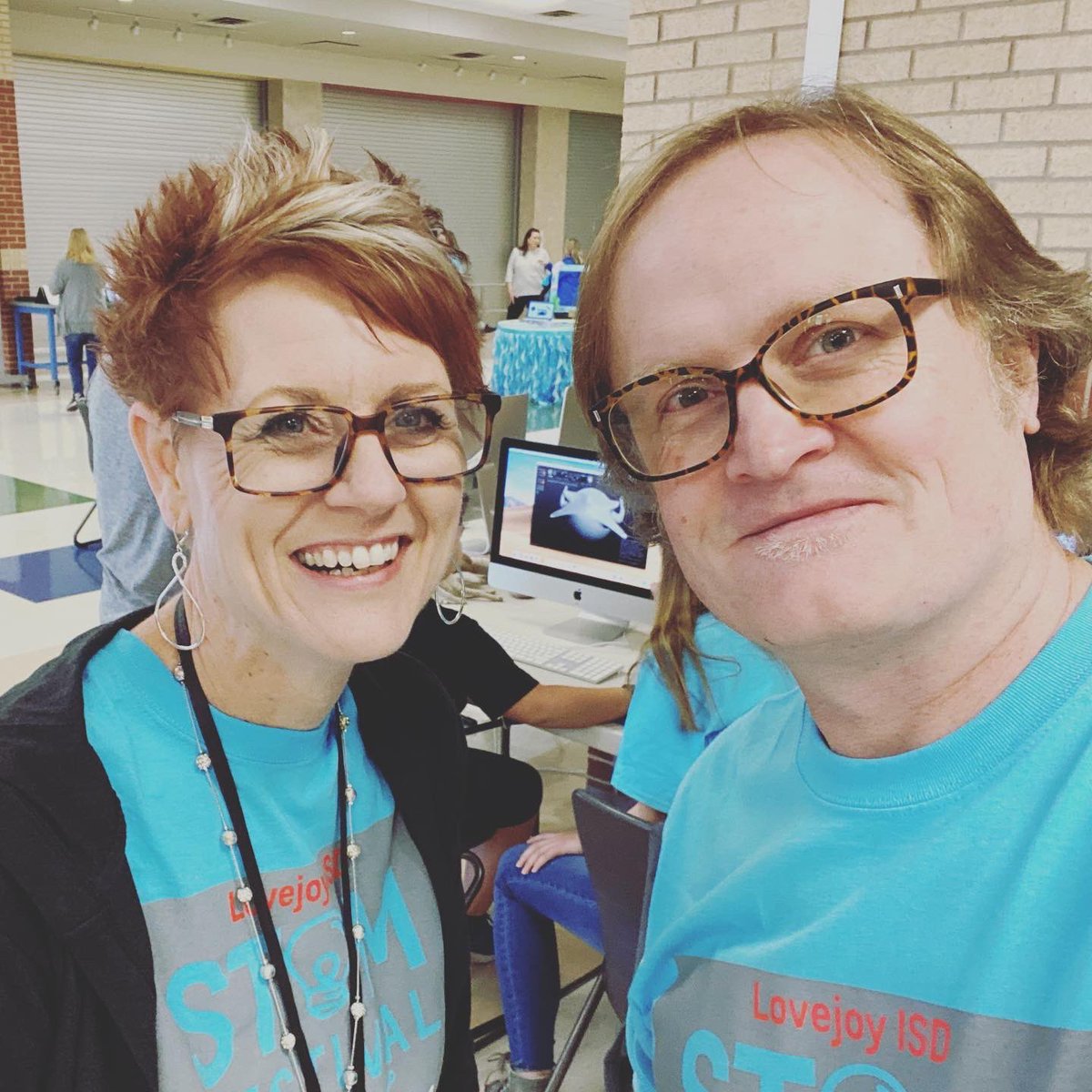 RayCoopTeacher's tweet photo. #SelfiesSelfiesSelfies #STEMFest2020 https://t.co/2vclVHQGJV
