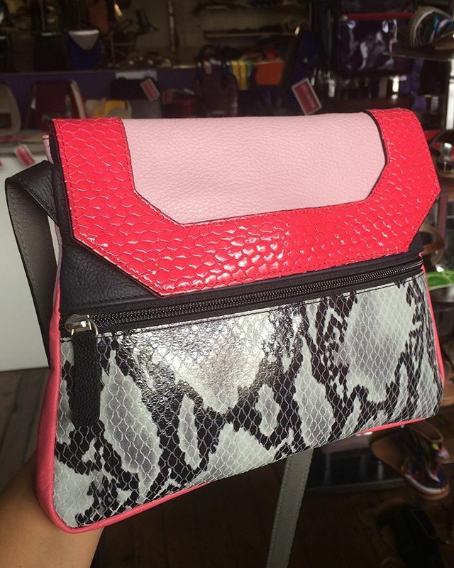 leomonkofficial's tweet photo. The small CARLA looks like dessert! 💕🍰 #toosweet #scrumptious #oneofakind #handmade #statementbag https://t.co/nGcS4ji6gQ https://t.co/uLbWhtOjcj