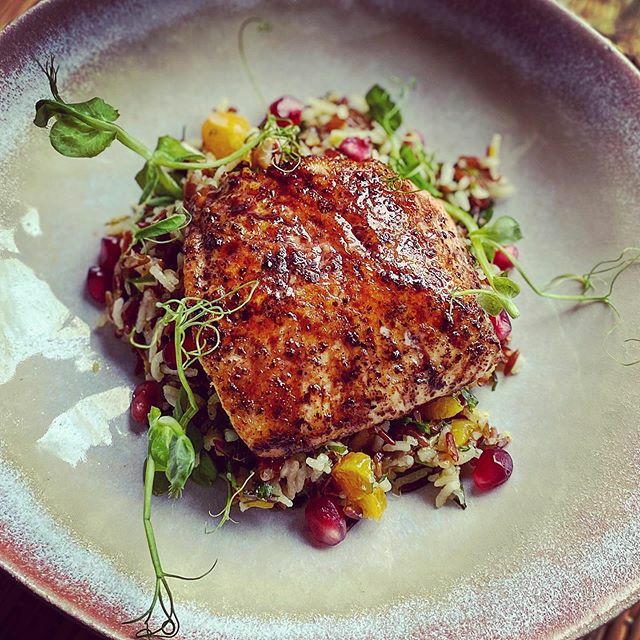 londbasqkitchen's tweet photo. Delicious and healthy lunch that is as nice served at room temperature as it is hot so it is also perfect as a packed lunch! 
Sumac and molasses glazed salmon with a wild rice, caramelised onion, lots of fresh herbs, dried apricots and citrus dressing. .… https://t.co/uXJQqq9rGC https://t.co/MwHoxOwkYu