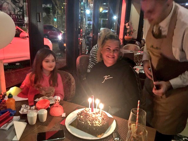 KatieYiss's tweet photo. Birthday dinner with 2 of my favourite ladies:) #nevertooldtobeembarrassedbyacake
@Simonemhairi @EastRenYISS https://t.co/lAgnIsHijF