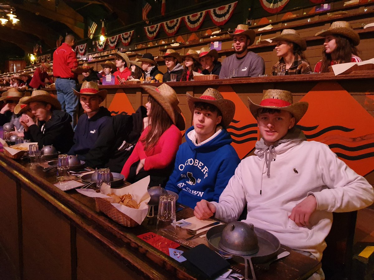 CareersKts's tweet photo. Who knew eating from a skillet could be this fun https://t.co/PJ8pgTRCc8
