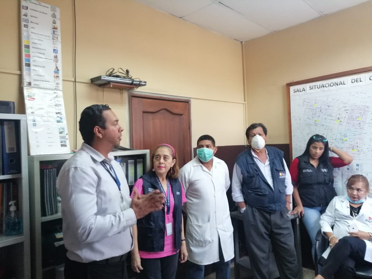 Salud_Guayas's tweet photo. #Guayaquil | Director Distrital @DrGuzmanFer, socializó con el personal de las unidades de Salud los nuevos lineamientos sobre prevención contra el #Coronavirus y el uso correcto de las mascarillas #PrevenciónEsSalud #MSPdeTodosyParaTodos https://t.co/ogU1vuDGs0