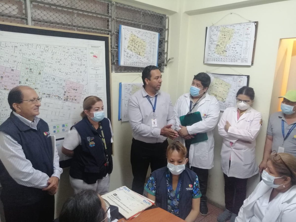 Salud_Guayas's tweet photo. #Guayaquil | Director Distrital @DrGuzmanFer, socializó con el personal de las unidades de Salud los nuevos lineamientos sobre prevención contra el #Coronavirus y el uso correcto de las mascarillas #PrevenciónEsSalud #MSPdeTodosyParaTodos https://t.co/ogU1vuDGs0
