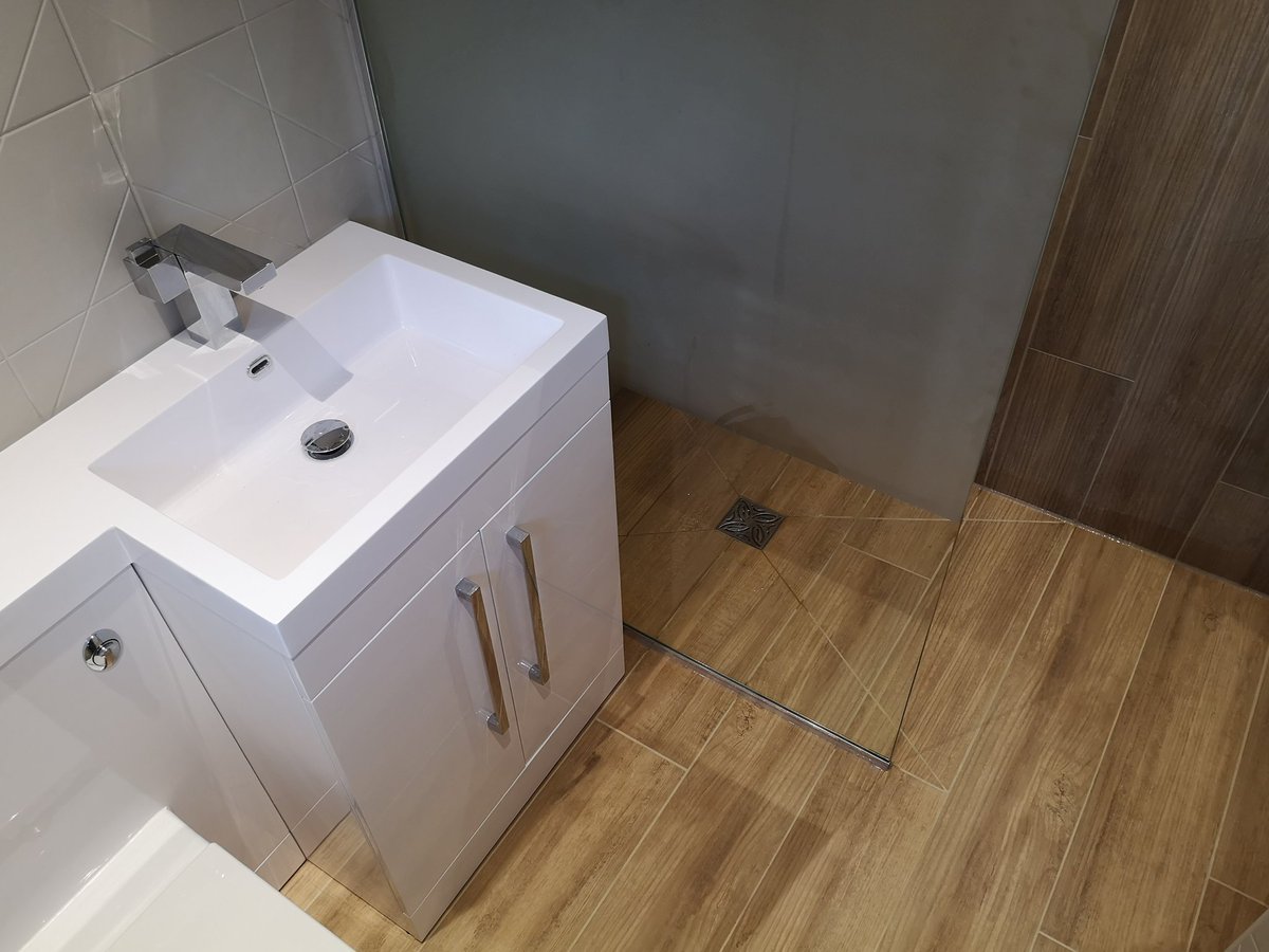 purebathroom's tweet photo. Work in 2019 #Bathroom #Westbury #Showerroom #Walkinshower #Showermixer #Toilet #Basin #Towelrail https://t.co/y1PWLMRtAT
