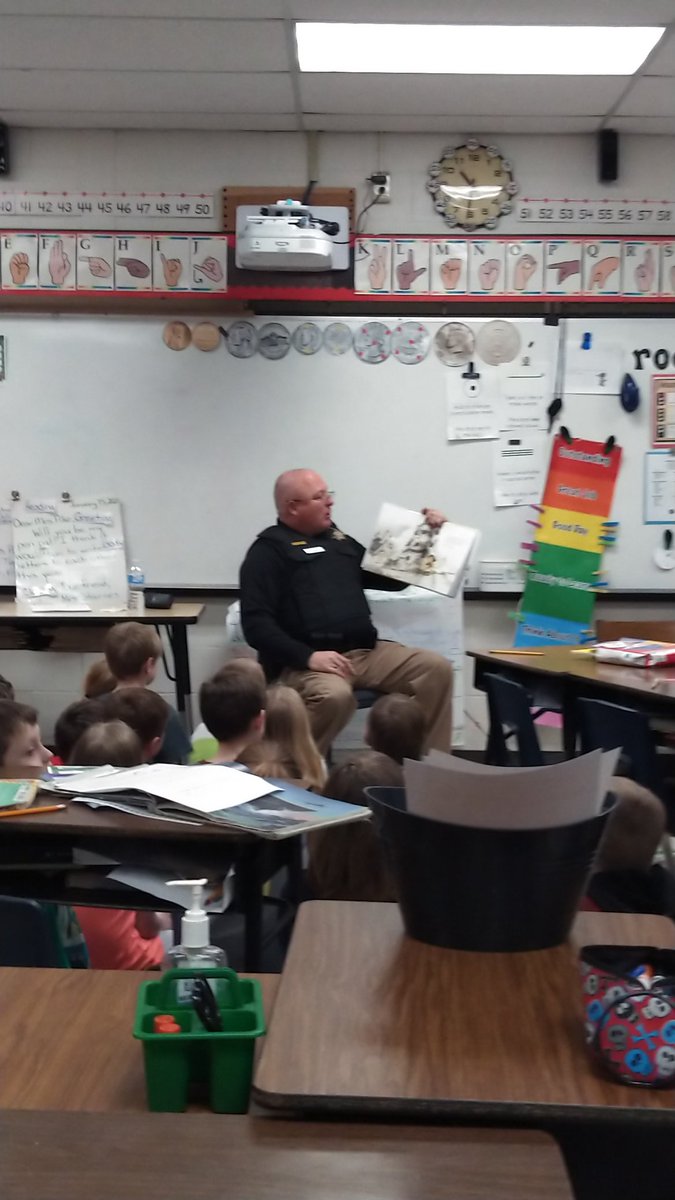 CraigPeoples6's tweet photo. In honor of Dr. Seuss, Read across America week.  I had the honor to read to five TM genius classes.#tmgenius https://t.co/s7vGvJxken