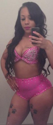 AshliePleasures's tweet photo. Basketball and strippers might be my new favorite combo. #CIAA2020 https://t.co/JF5knVCNXZ