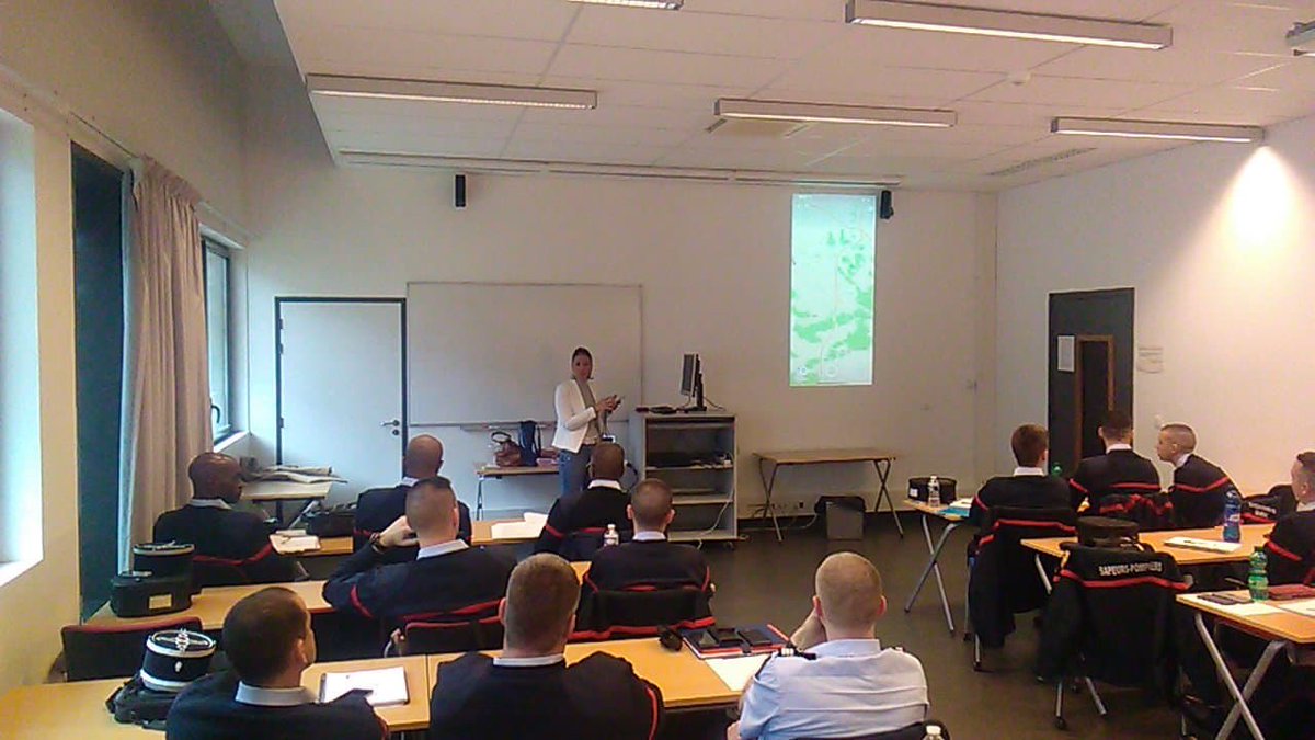 cycylienne's tweet photo. Quel honneur et quelle chance d’intervenir dans la prestigieuse école nationale des officiers de sapeurs-pompiers #ENSOSP à #AixEnProvence pour la formation d’adaptation des capitaines. Thématique : #RéseauxSociaux. #France #Corse #OutreMer #TousConcernés. @KevinMUGUET ma team 🤝 https://t.co/4c0wVVVRSd