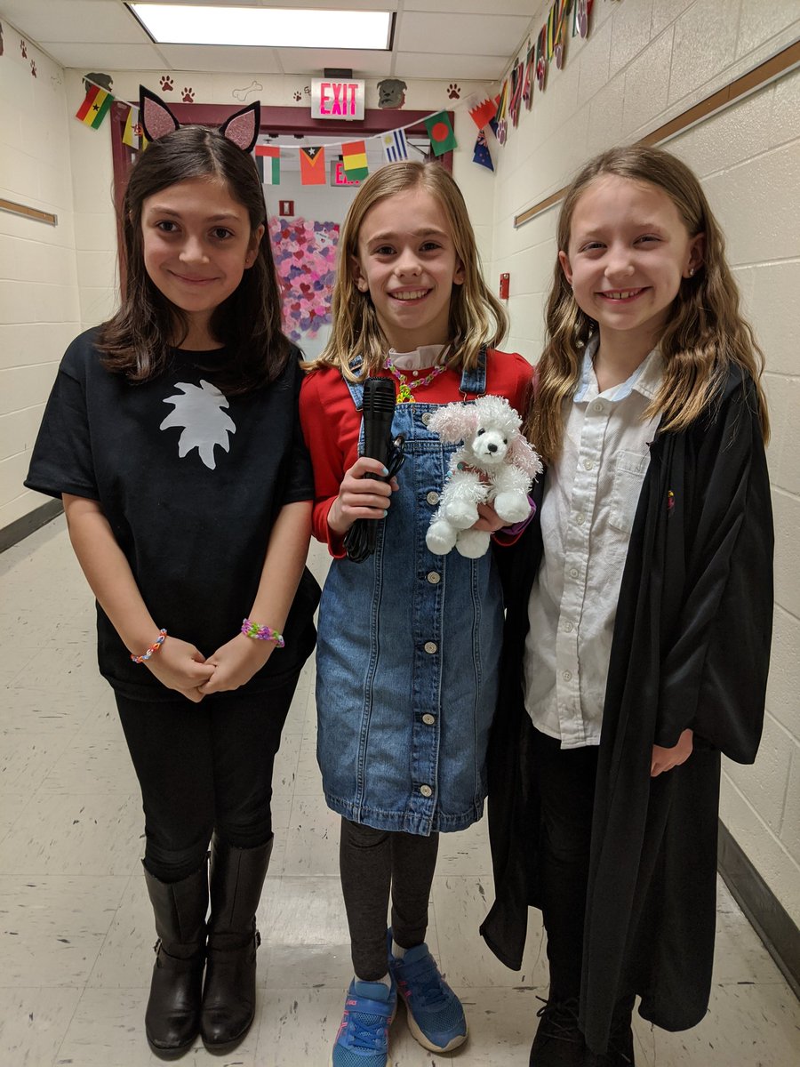 teach1fly's tweet photo. Read Across America Day was a huge success! Check out the Dr. Seuss spirit at RRES.#rr_bulldogs https://t.co/pM8epBg2pi