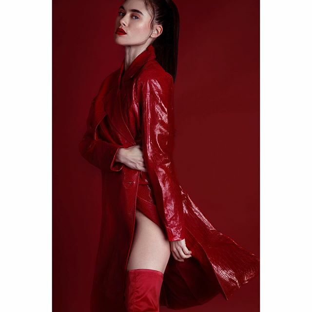 Channeling her inner Matrix. 
MODEL // @hannahlevittcollins 
STYLING // @asos
LIGHTING // @interfitphotouk ift.tt/2x5cpwT