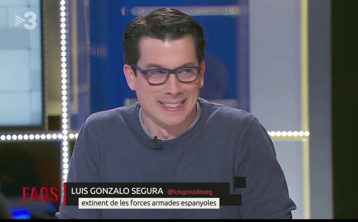 unodeldiezE's tweet photo. ¿Es el Ejército de extrema derecha?
Valiente y recomendable intervención en @FAQSTV3, del escritor y analista Luis Gonzalo Segura @luisgonzaloseg, exteniente del Ejército y autor de la reciente obra #ElEjércitoDeVox.
➡️https://t.co/uvA2xuQ5iw
(a partir de 02:55:20)
#FAQSwillyTV3 https://t.co/D8EnMtcaWx
