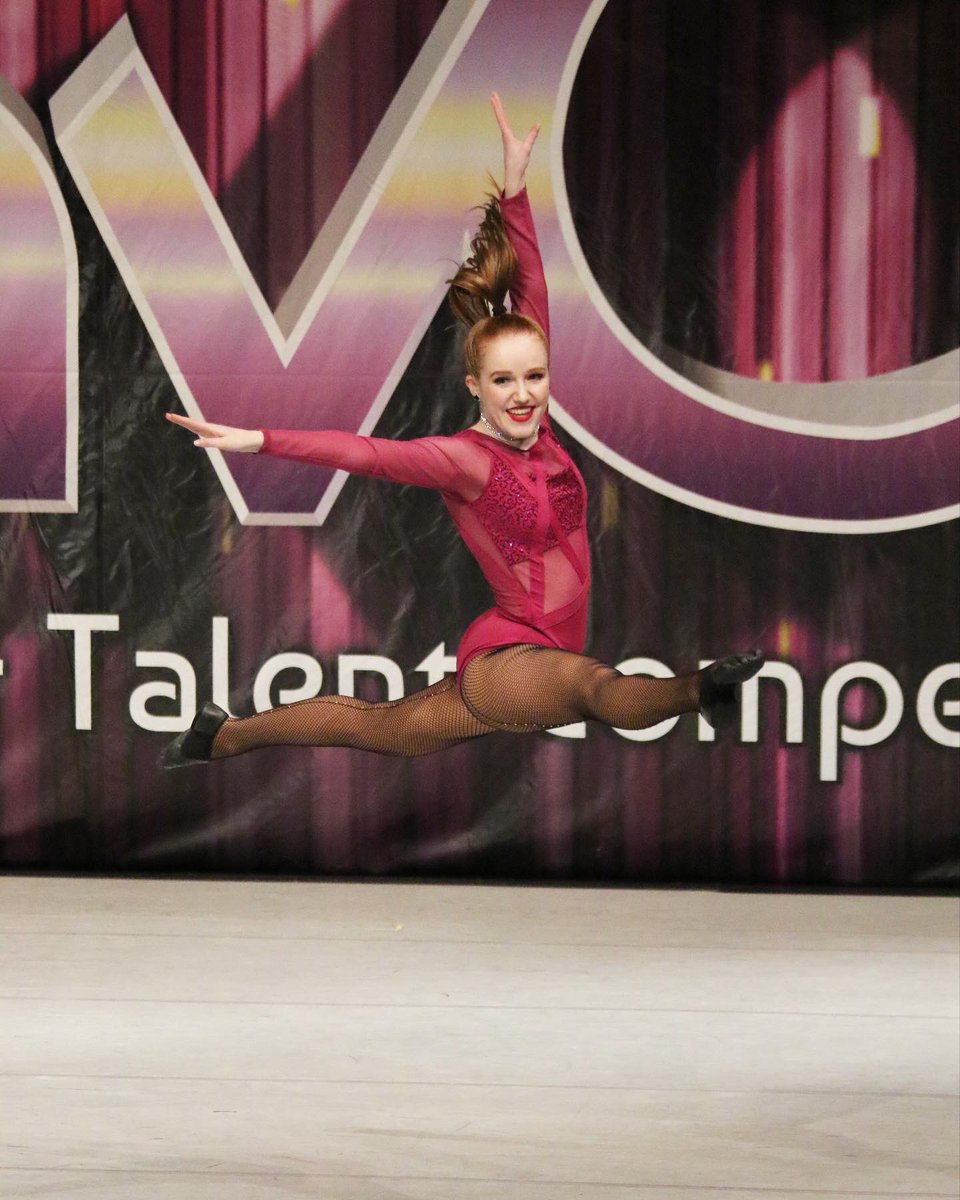 AshlynnKelly8's tweet photo. I can’t believe I only have one more dance competition left EVER🤯😭#senioryear #dancer #ywds https://t.co/D6Uz5IXn7P