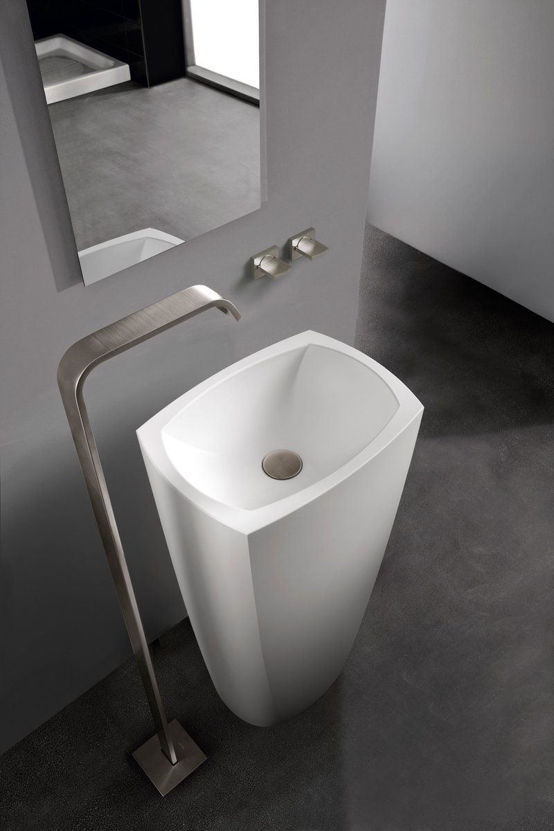 Graff_Designs's tweet photo. GRAFF's Tephi Sink in Sleek-Stone® is comprised of natural dolomite minerals with a unique resin to create a naturally durable material.
Shown here with the Targa Collection #graffdesigns #grafffaucets #bathdesign #sink #faucet
https://t.co/cUOTW5BepY https://t.co/vNjwwzadi4