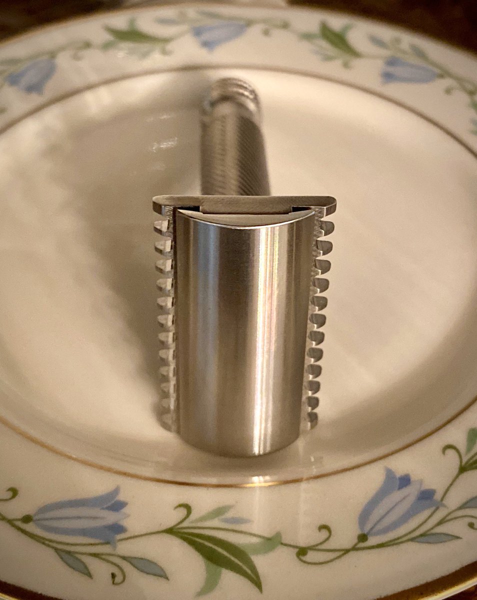 AboveTheTie's tweet photo. Open Comb Atlas #atlas #opencomb #opencombrazor #stainlesssteel #stainlesssteelrazors #wetshaver #wetshavinggear #doubleedge #doubleedgerazor https://t.co/RNzGE5k2zs