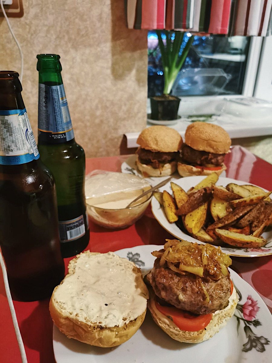BuddenBrennan's tweet photo. Made burgers for wifey and myself to enjoy 3 episode of “Filthy House SOS” once again🤤🍔
Hope your enjoying evening as much as we do🙂
#filthyhousesos #tvshow #5starchannel #brennanbudden #cleaningshow #5channel #filthy #cleantips #cleaninghacks https://t.co/sF1xiXUn9g