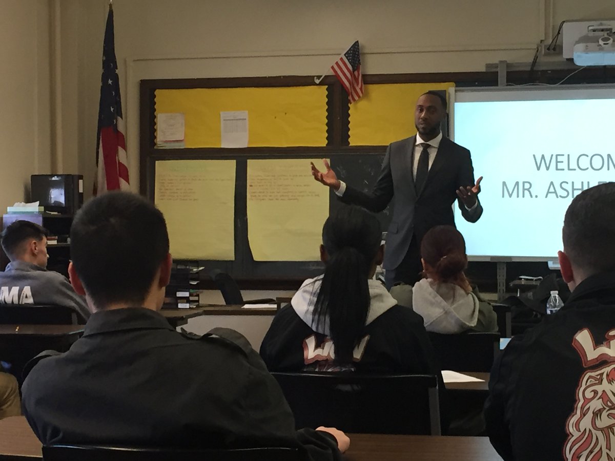 JA_Philly's tweet image. @JA_Philly thanks @AshleyBellR WH Policy Advisory for Entrepreneurship and the @USSBA for inspiring the next generation of #Entrepreneurs @PHLschools. “If you can’t find the job you want, you’ve got to create the one you love.” #JALaunchLesson #InspiringTomorrows @JAUSA