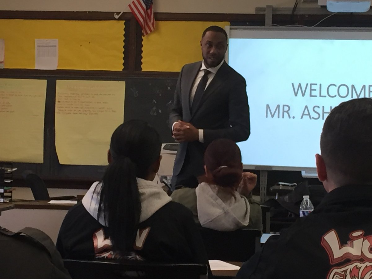JA_Philly's tweet image. @JA_Philly thanks @AshleyBellR WH Policy Advisory for Entrepreneurship and the @USSBA for inspiring the next generation of #Entrepreneurs @PHLschools. “If you can’t find the job you want, you’ve got to create the one you love.” #JALaunchLesson #InspiringTomorrows @JAUSA