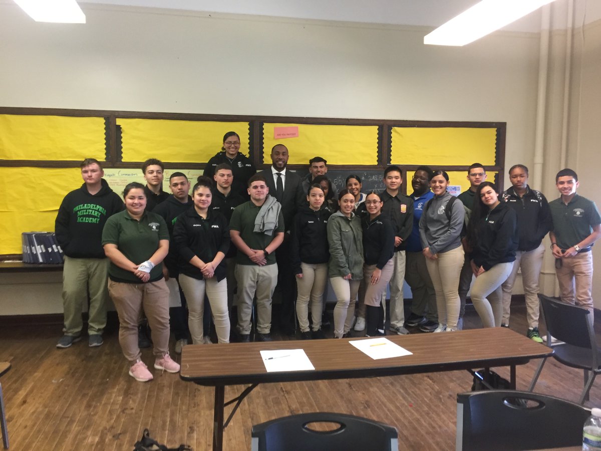 JA_Philly's tweet image. @JA_Philly thanks @AshleyBellR WH Policy Advisory for Entrepreneurship and the @USSBA for inspiring the next generation of #Entrepreneurs @PHLschools. “If you can’t find the job you want, you’ve got to create the one you love.” #JALaunchLesson #InspiringTomorrows @JAUSA