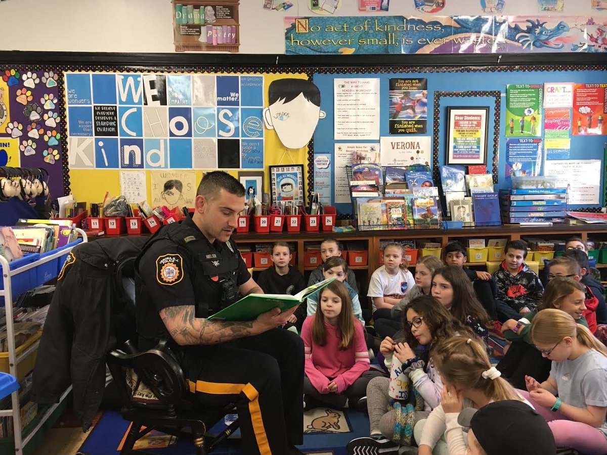 PrincipalForest's tweet photo. We had guest readers who visited Forest today for Read Across America.  Thank you Officer Nielsen, BOE Member Alworth &amp; Officer Kirby. https://t.co/LEo10rRlg6