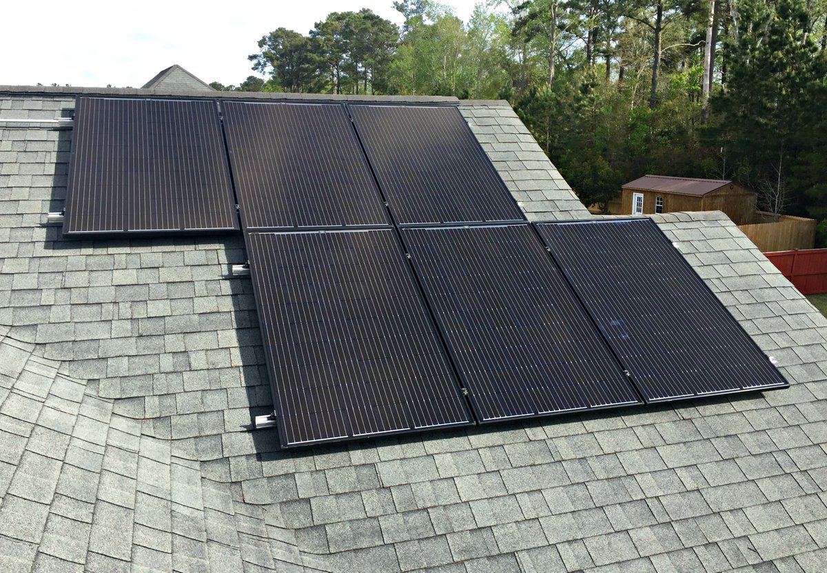 gedsterf's tweet photo. Going #solar is the way to cut your monthly power expenses. This 13 kW system of 45 solar panels packs quite a punch and wards off the utility company from sending those large monthly statements.

#greensolartech #solarpanels #utility #rooftop #moneysaver #technology #SEO https://t.co/lzcYKRJPS7