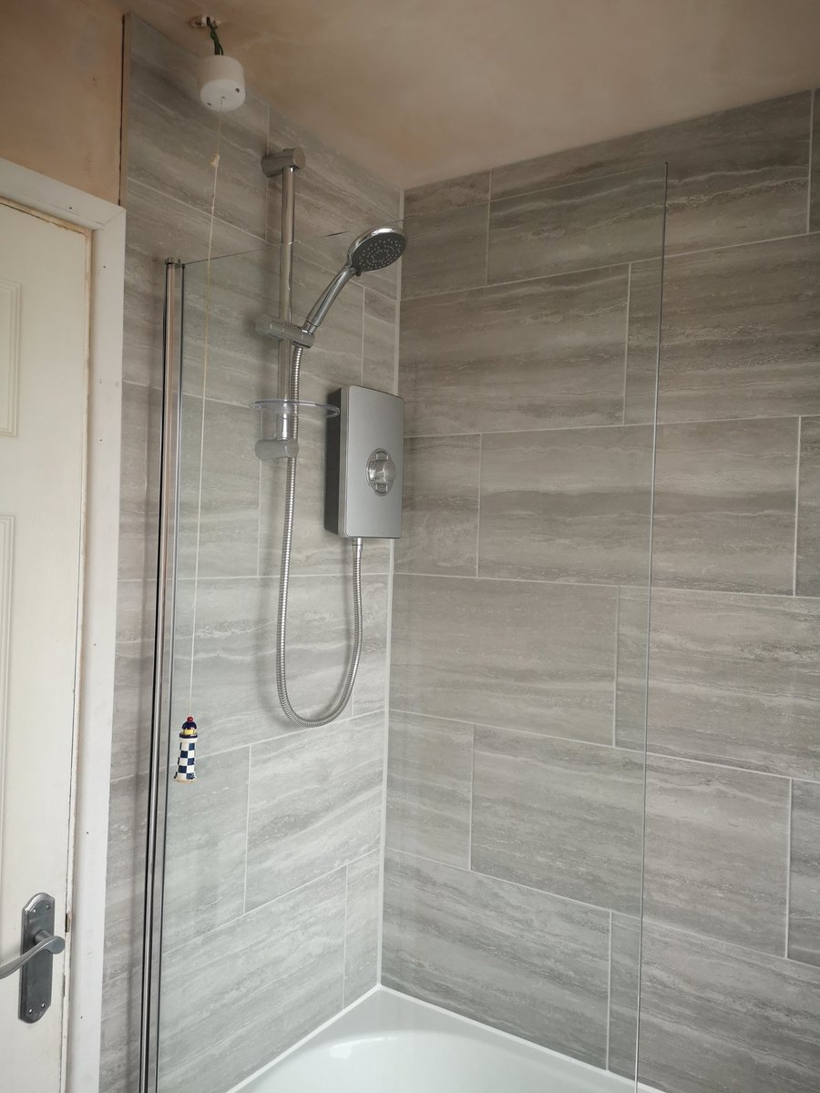 purebathroom's tweet photo. Small #Bathroom renovation installed last week #Plumbing #Tiling #Bath #Electricshower #Basin #Toilet https://t.co/hmD0a8trB5
