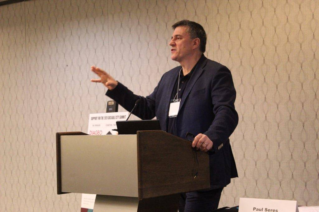 sociablecity's tweet photo. Closing speaker Philip Kolvin shares his big takeaways from #RHIsummit. Use data, assemble best practice and engage industry. https://t.co/4zyJdhMwRW