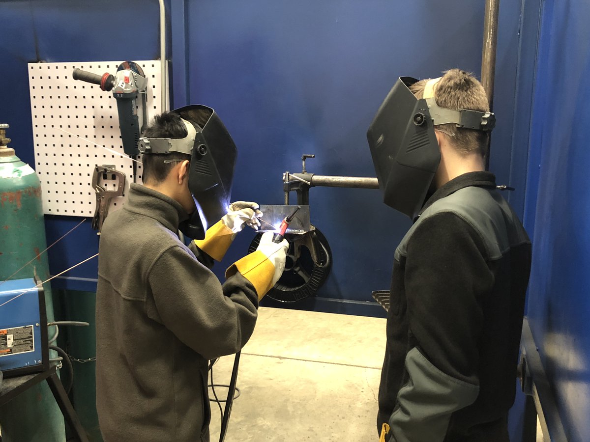 ASUNewport's tweet photo. Thanks to @hytrol for helping sponsor our most recent Career Exploration Camp! Our Career Coaches & their high school students toured ASUN-Jonesboro and Hytrol. They learned about all the opportunities & careers available to them! #ASUNewport #Careers #WatchARwork #TimeToSoar https://t.co/JmWvGXosMr