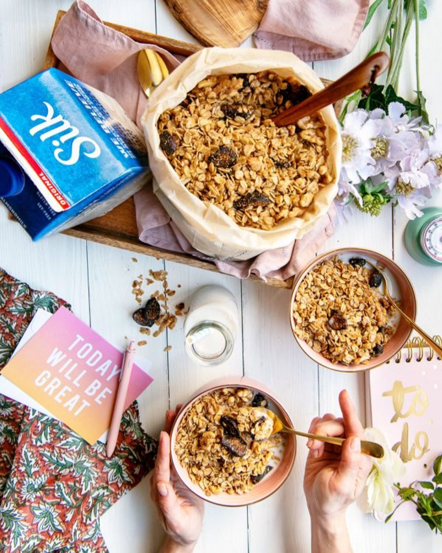 AD: Here's an easy breakfast idea - make granola ahead of time, then just add Silk Almondmilk. It's ready in minutes and packed with protein, calcium, and vitamins! lnk2.io/wKQWFwx Find more recipes at @easyhomemeals #DairyandBeyond #EasyHomeMeals